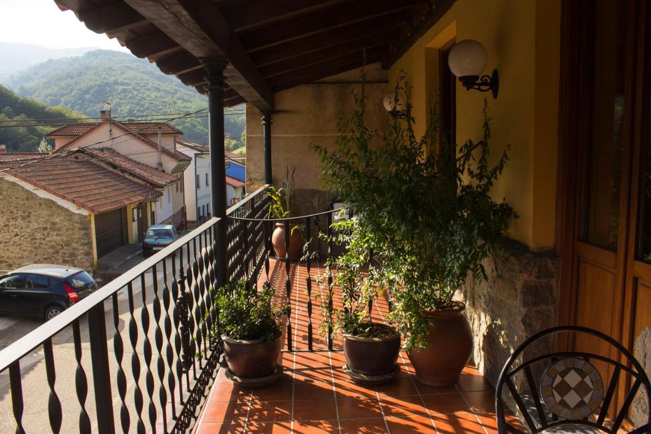 Hotel Dona Gaudiosa Pola de Lena Exterior photo